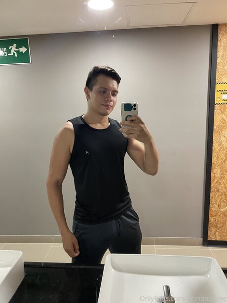 Latinpapifree model beautiful pics