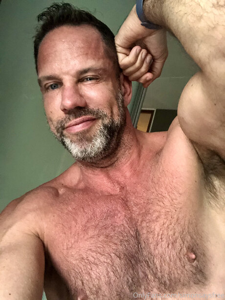 Simonsaysfree model naked images