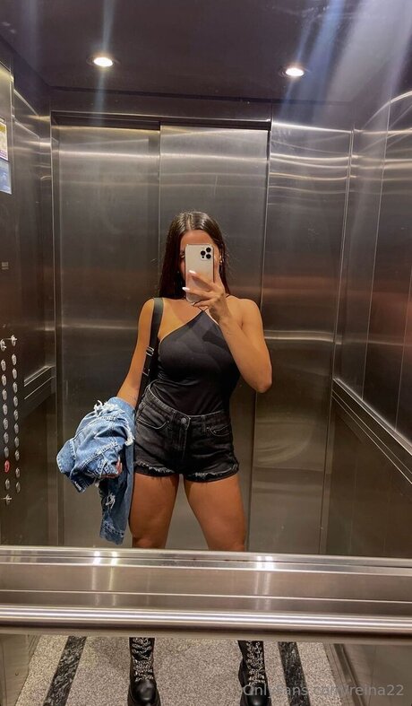 Reina22 model sex picture