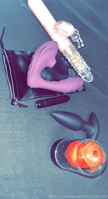 Thickerthenasnicker1993 nudes star pic