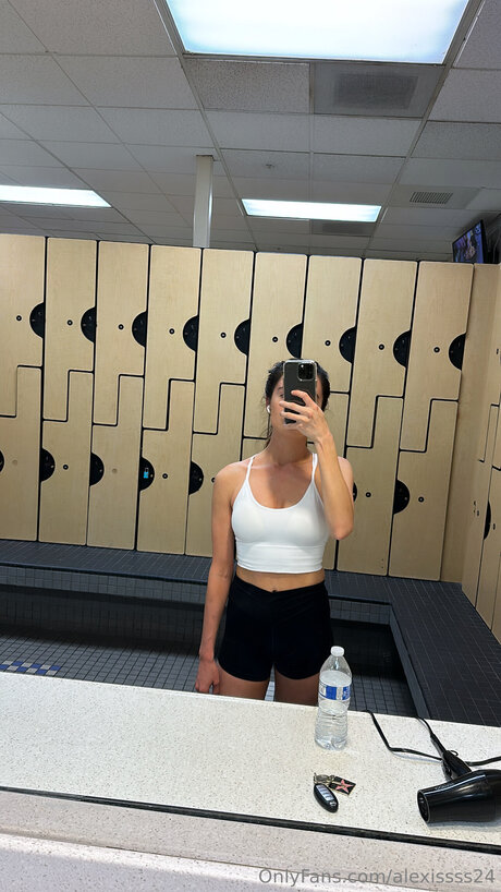 Alexissss24 erotic pornstar pictures