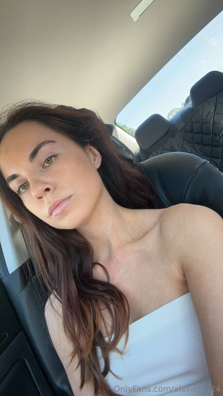 Alexissss24 hd pornstar img