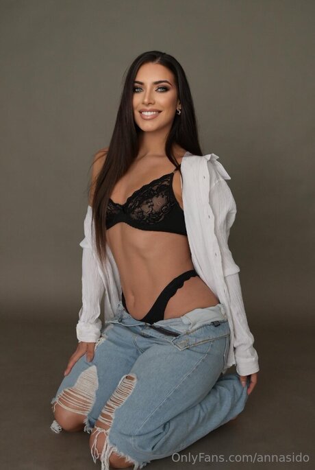 Annasido hot model image