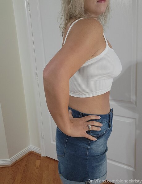 teen asian onlyfans sexy picture