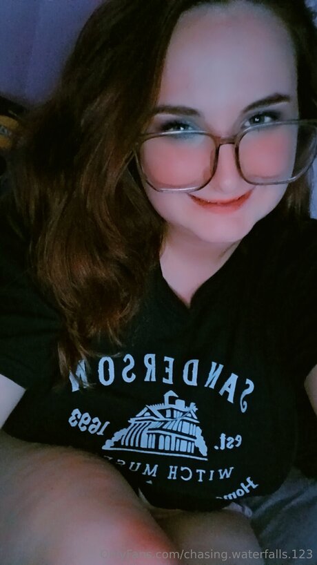 Chasing Waterfalls 123 high quality pornstar image