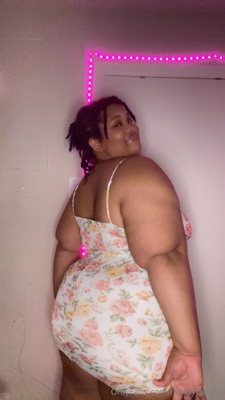 Hunnybee72 sex actress pic