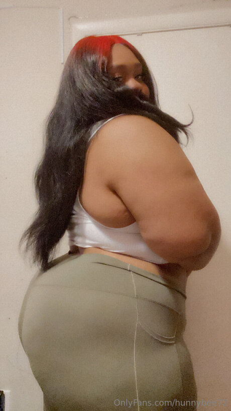 Hunnybee72 model pretty picture