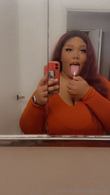 Hunnybee72 model exclusive image