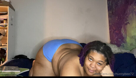 Hunnybee72 model porn pic