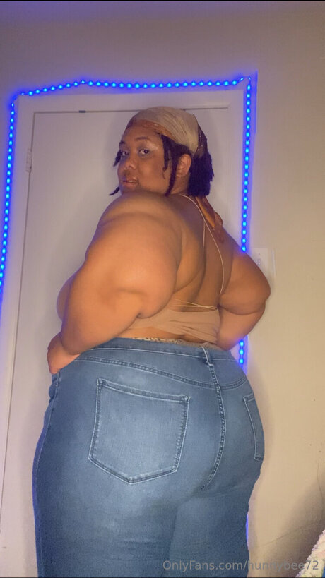 Hunnybee72 porn star pics