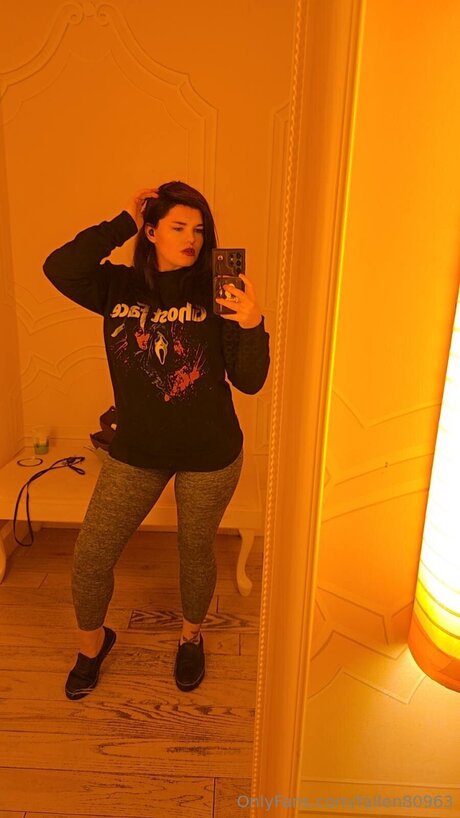 Fallen80963 pornstar naked picture