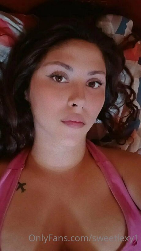 Sweetlexy1 pornographic model pic