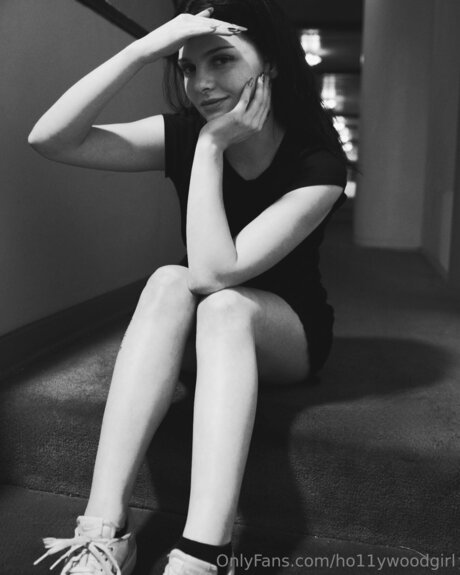 Ho11ywoodgirl model hd pics