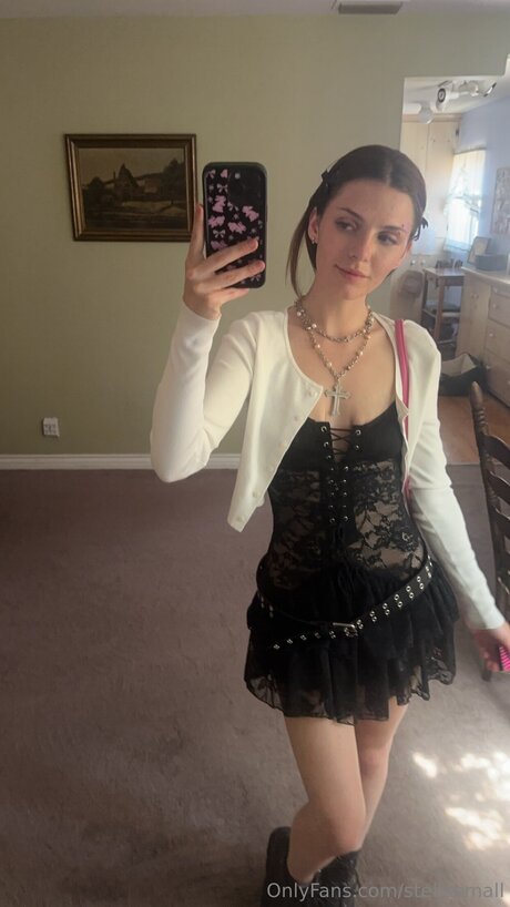 Ho11ywoodgirl star naked images