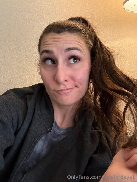 Legsfordays1 naked model image