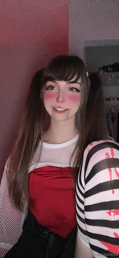 Savaurelia model naked pic