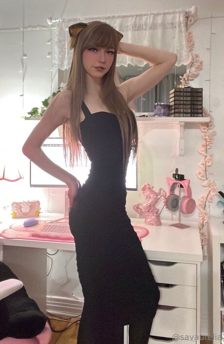 Savaurelia naked pornstar pic