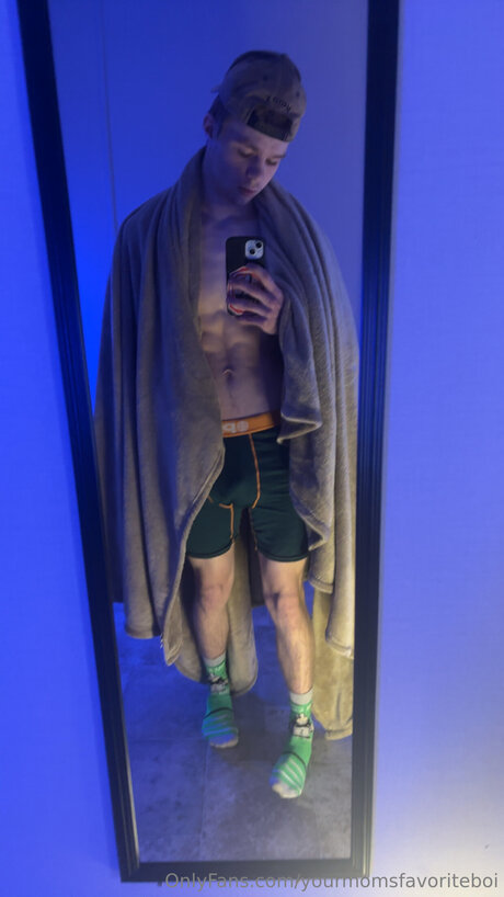 Yourmomsfavoriteboi nudes pornstar pics