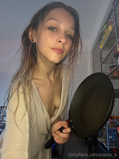 Nasta Si erotic model pics