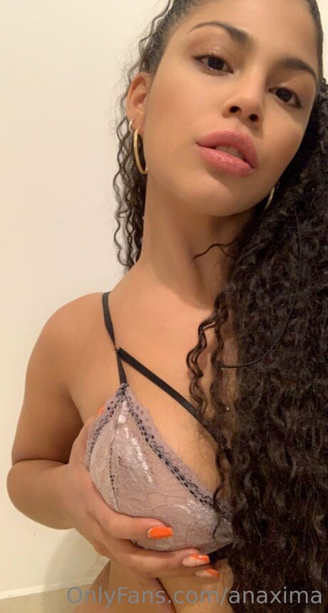 Anaxima nude star photos