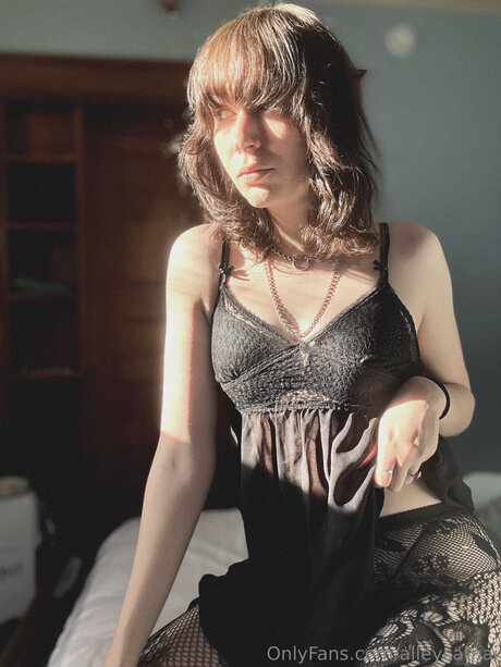 Alleycatnai naked model pic