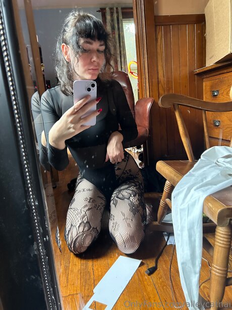 Alleycatnai erotic actress image