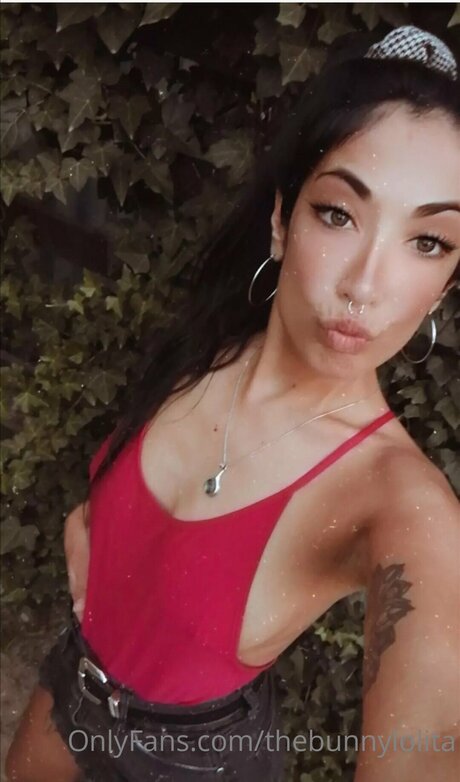 Sexybunnylola sex model pic