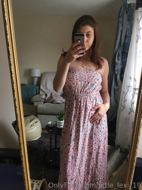 Little Lexi 19 model nudes pics