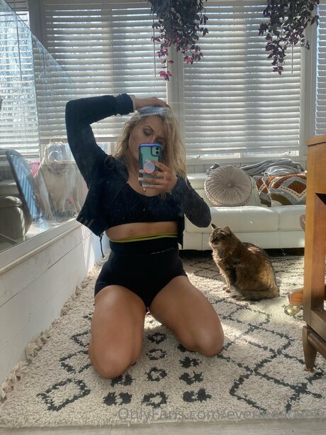 Everlee Lovely high quality actress galleries