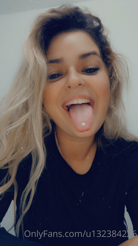 U132384226 sexy pornstar gallery