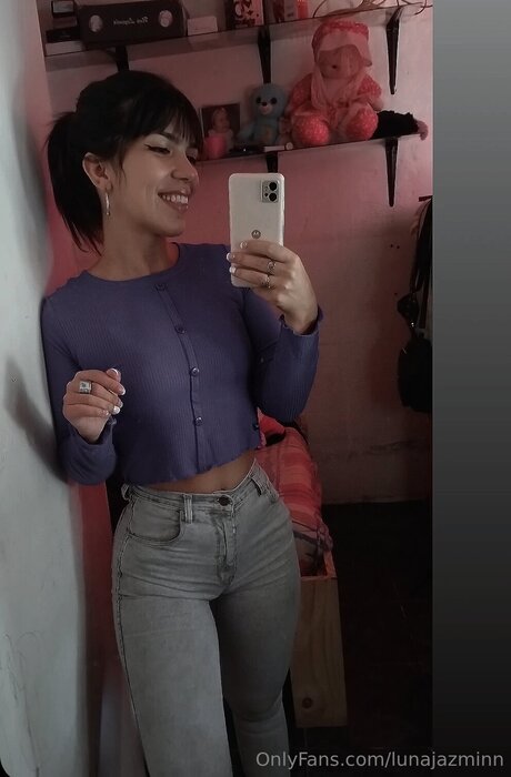 Lunajazminn model nude photo