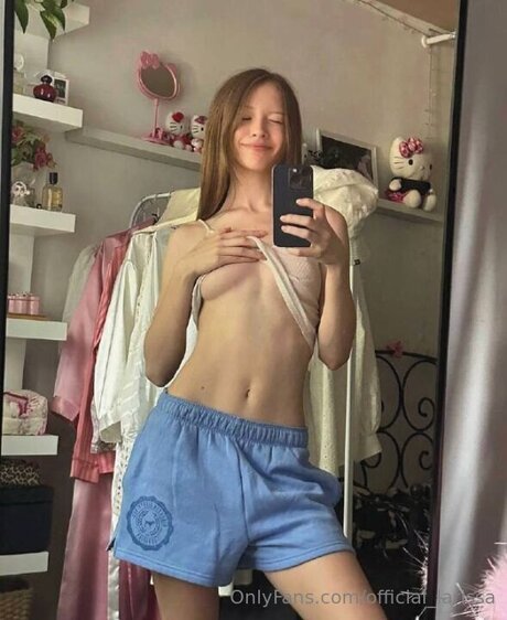 Official Larissa exclusive model galleries