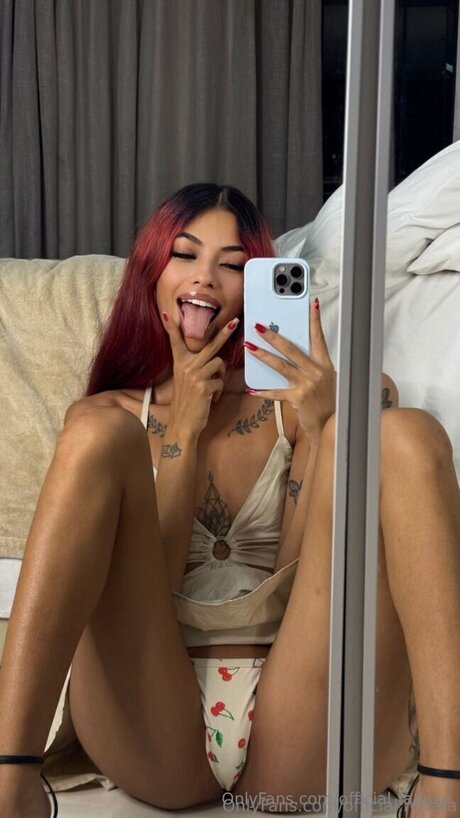 Official Larissa star free image