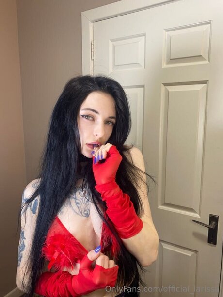 Official Larissa naked actress pics