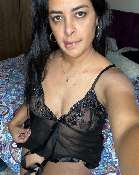 U282977670 naked star photos