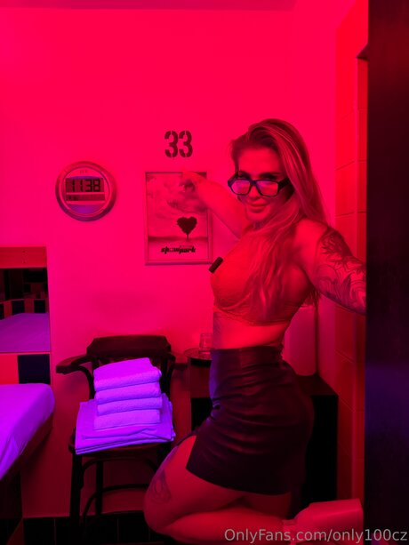 Only100cz pornographic actress picture