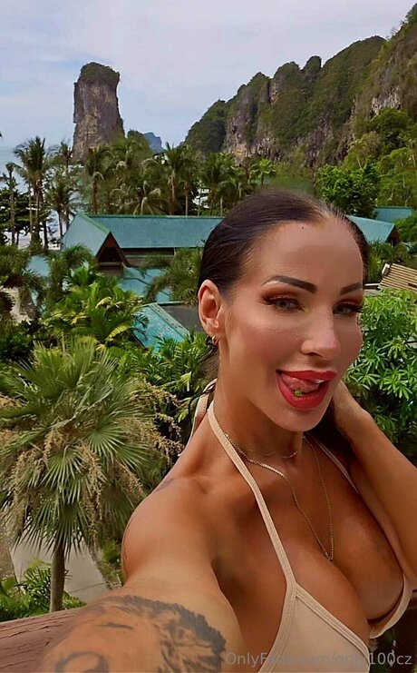 Only100cz sexy model archive