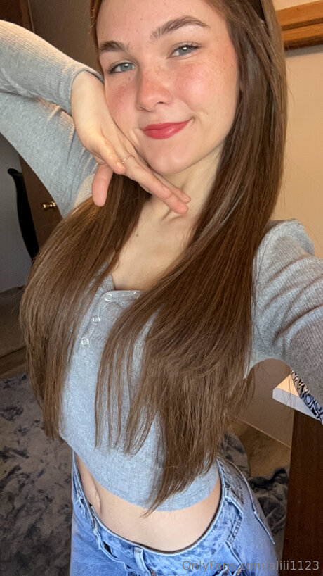 Aliii1123 actress photos