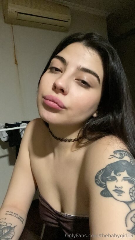 Thebabygirl19 naked model picture