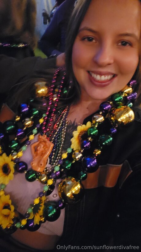 Sunflowerdivafree hot actress photo