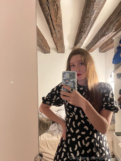 Pixie Joy hot model pic