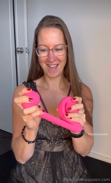 Pleasuretoyqueenstore star xxx pic