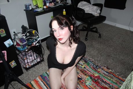 Bl0ve3 adult model img