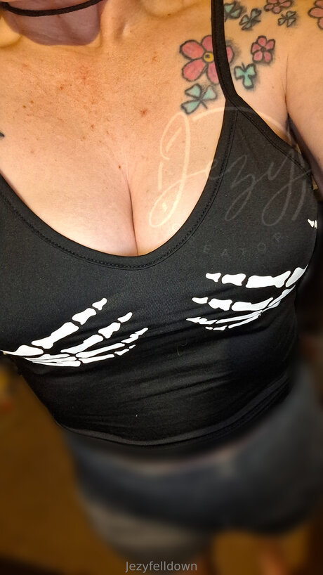 Jezyfelldown free model pictures