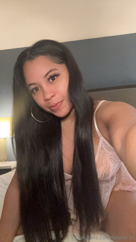 Brialor3n nude model gallery