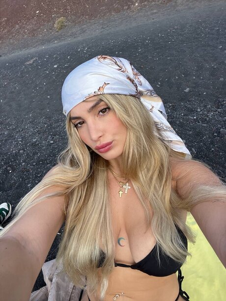 Itssschloeee erotic star pic