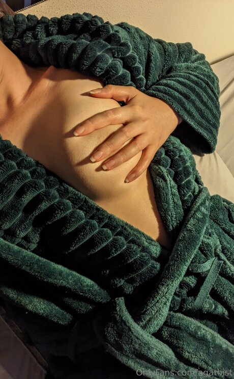 Agathist hot actress pics