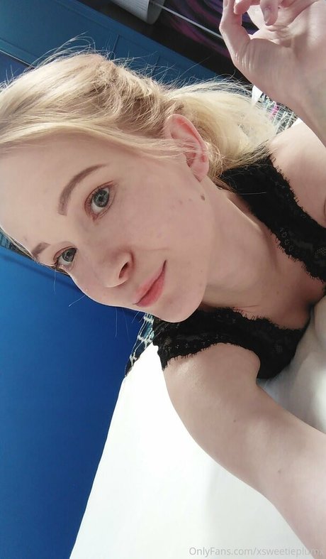 X Sweetie Plum X sexy actress pic