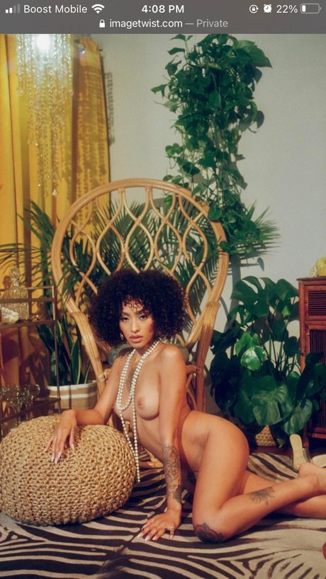 Sunnibytch model pornographic images