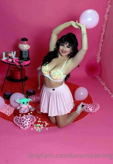 Karamia Darling pretty model pic